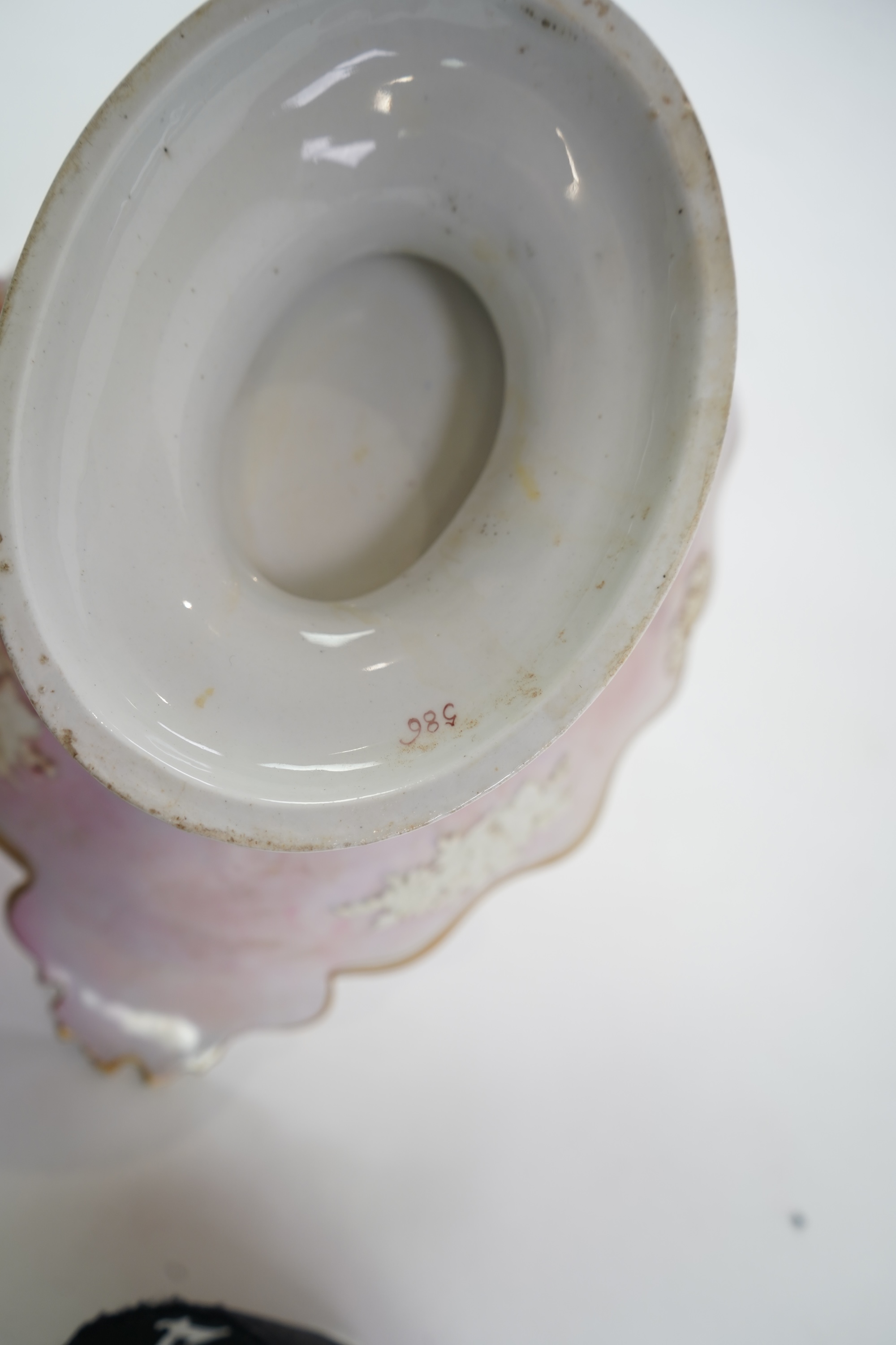 An English porcelain part dessert service, c.1825